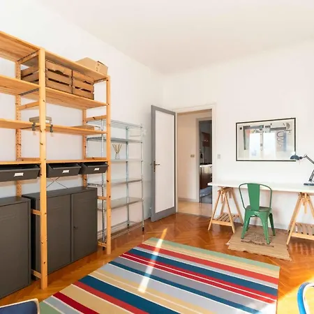 Lungo Po Riverview Apartment