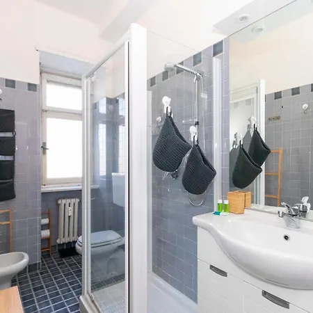Lungo Po Riverview Apartment Turin