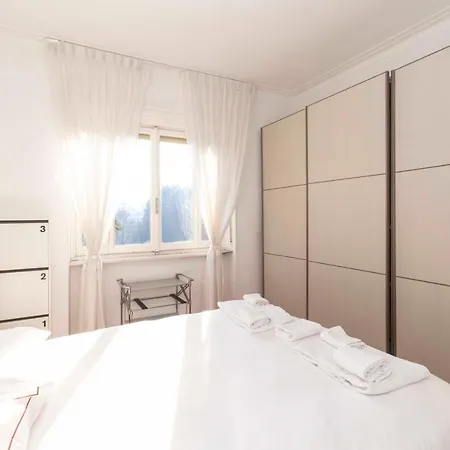 Lungo Po Riverview Apartment *