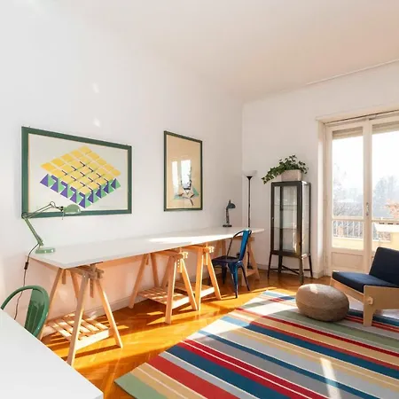 Lungo Po Riverview Apartment *