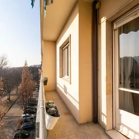Lungo Po Riverview Apartment